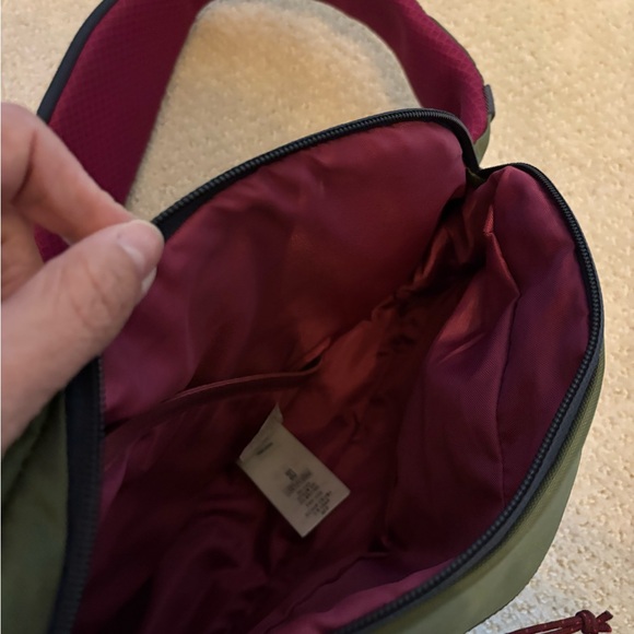 Patagonia Green Sling Bag - Picture 3 of 5